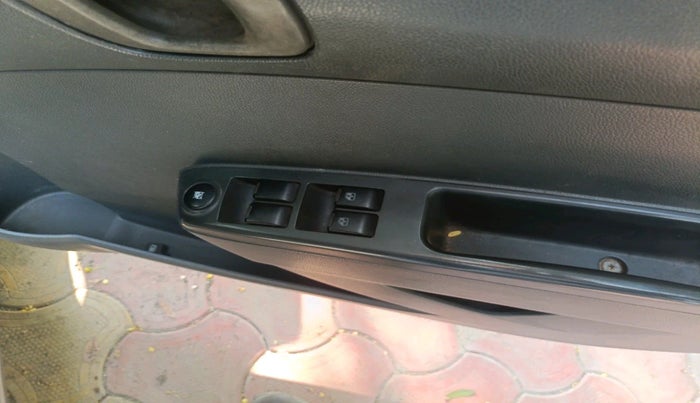 2011 Chevrolet Beat LT PETROL, Petrol, Manual, 71,462 km, interior