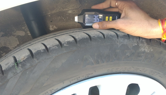 2016 Maruti Ritz LXI, Petrol, Manual, 1,42,098 km, tyre