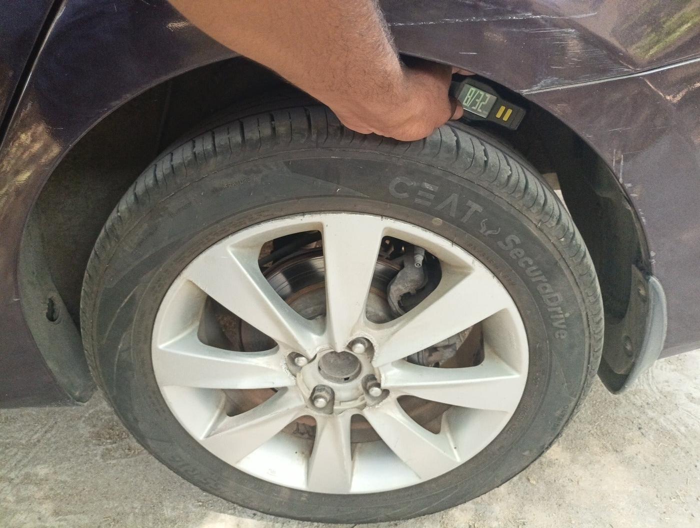 2012 Hyundai Verna FLUIDIC 1.6 CRDI SX OPT AT, Diesel, Automatic, 1,05,946 km, tyre