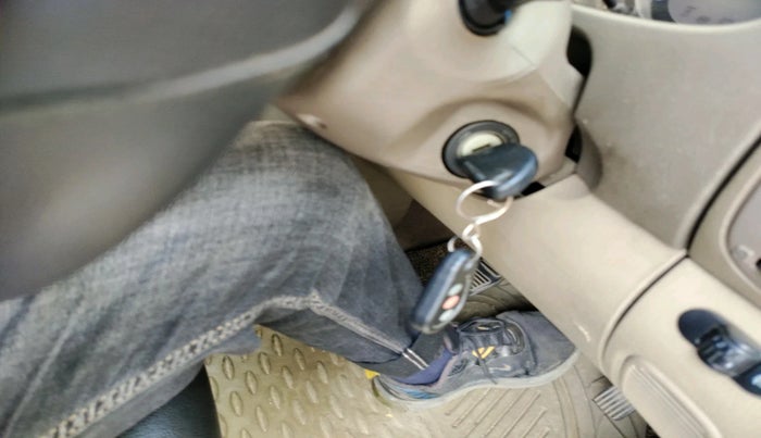 2011 Mahindra Scorpio VLX 2WD AIRBAG, Diesel, Manual, 91,581 km, interior