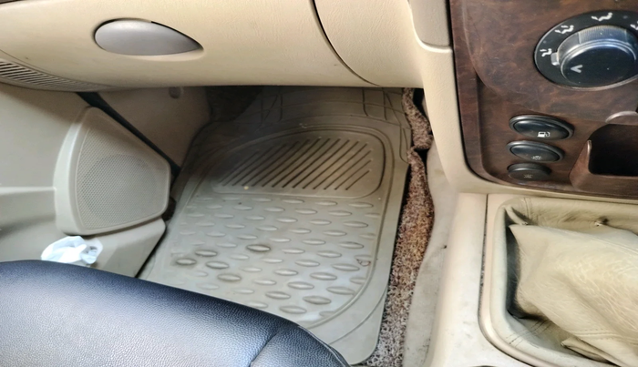 2011 Mahindra Scorpio VLX 2WD AIRBAG, Diesel, Manual, 91,581 km, interior