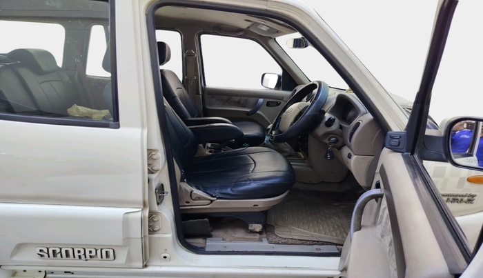 2011 Mahindra Scorpio VLX 2WD AIRBAG, Diesel, Manual, 91,581 km, interior