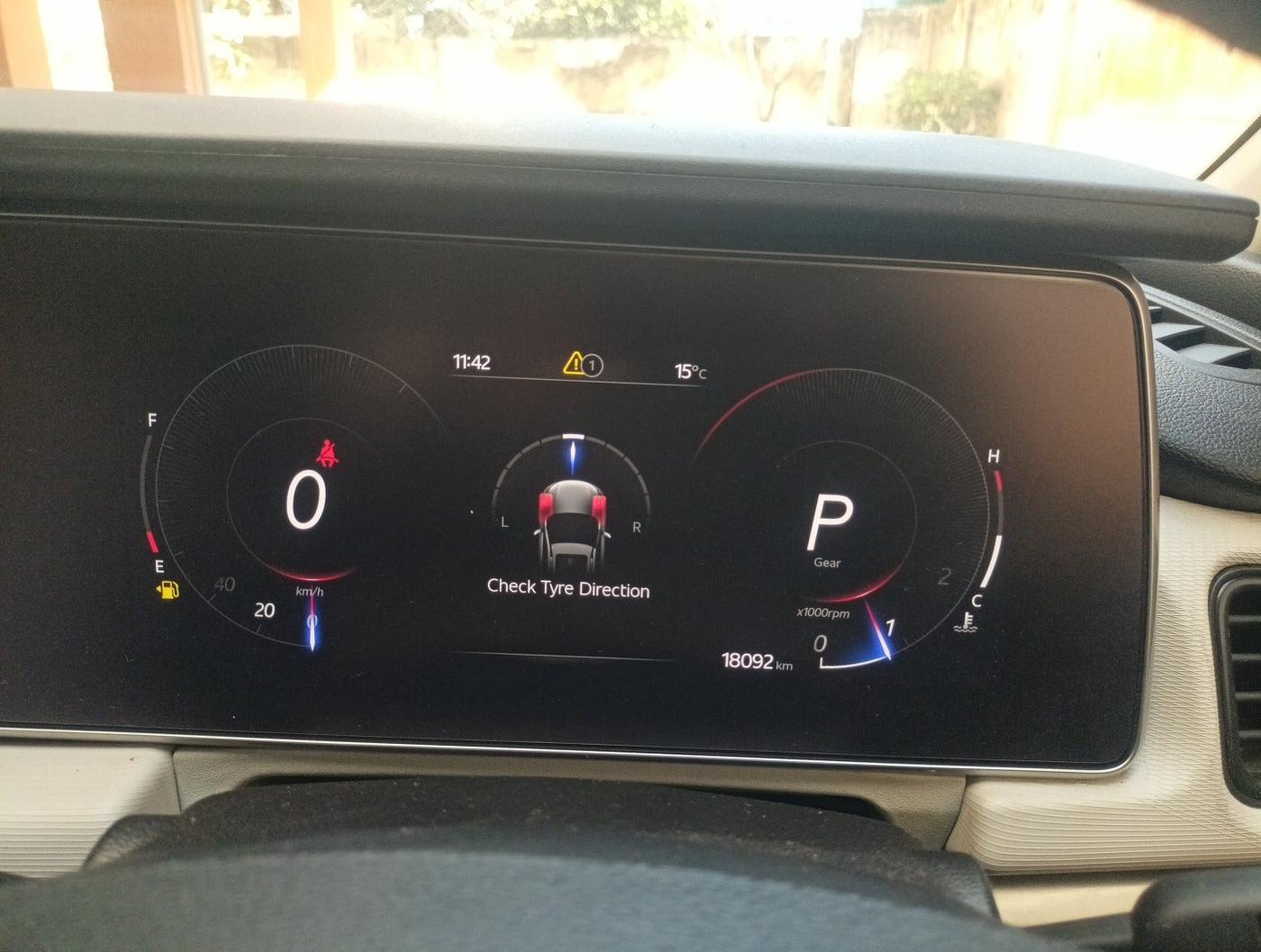 2022 Mahindra XUV700 AX 5 P AT 5 STR, Petrol, Automatic, 18,092 km, interior