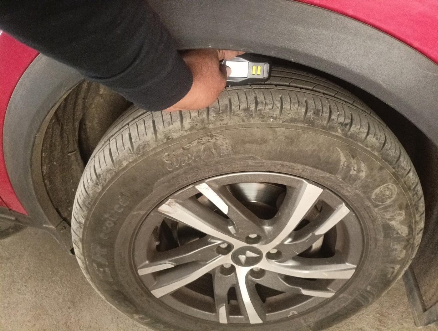 2022 Mahindra XUV700 AX 5 P AT 5 STR, Petrol, Automatic, 18,092 km, tyre