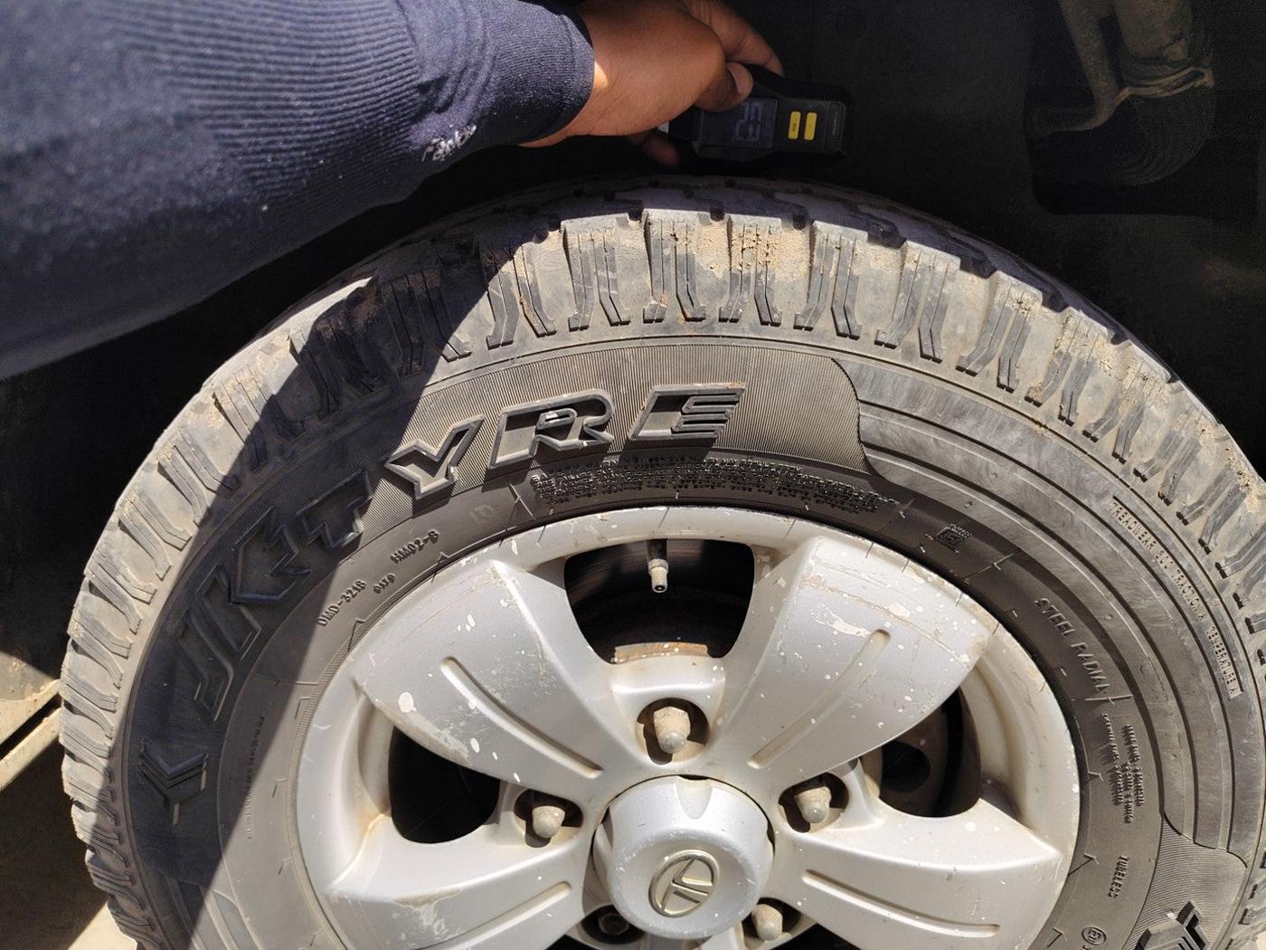 2014 Tata Safari Storme 2.2 VX 4X4, Diesel, Manual, 1,27,935 km, tyre