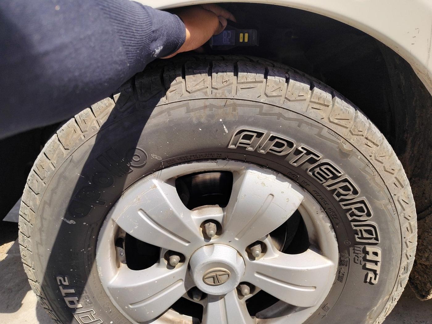 2014 Tata Safari Storme 2.2 VX 4X4, Diesel, Manual, 1,27,935 km, tyre
