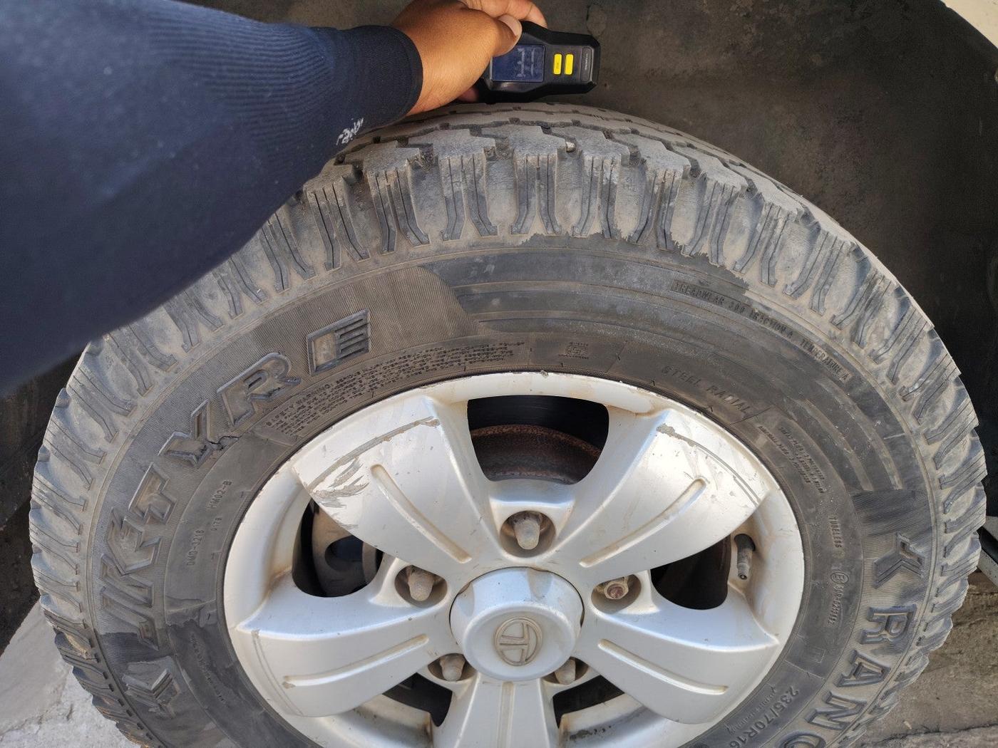2014 Tata Safari Storme 2.2 VX 4X4, Diesel, Manual, 1,27,935 km, tyre
