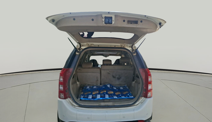 2016 Mahindra XUV500 W10, Diesel, Manual, 1,13,579 km, exterior