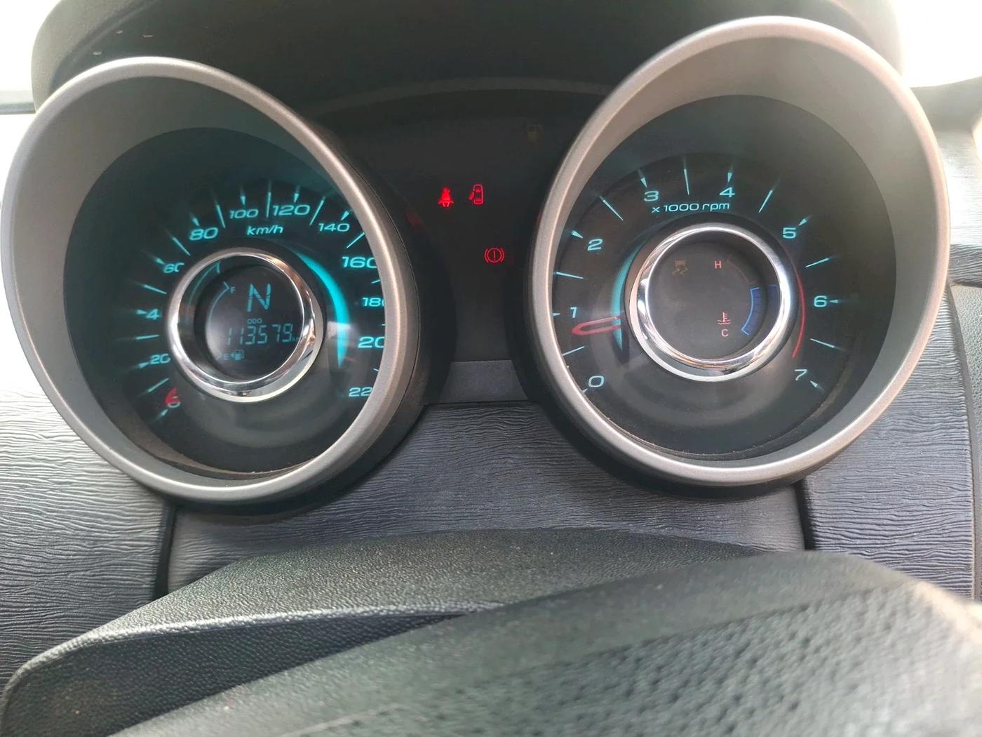 2016 Mahindra XUV500 W10, Diesel, Manual, 1,14,000 km, interior