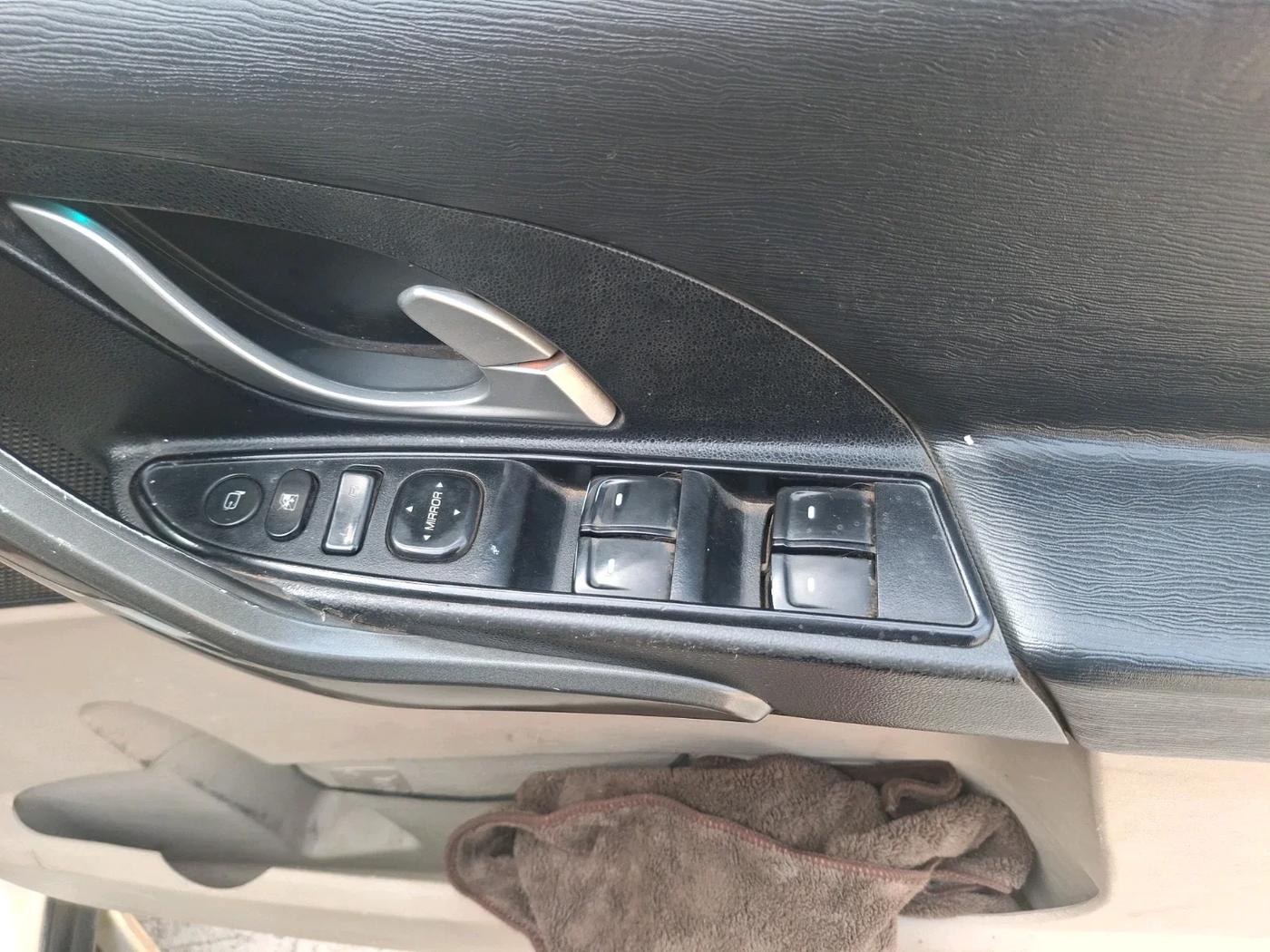 2016 Mahindra XUV500 W10, Diesel, Manual, 1,14,000 km, interior