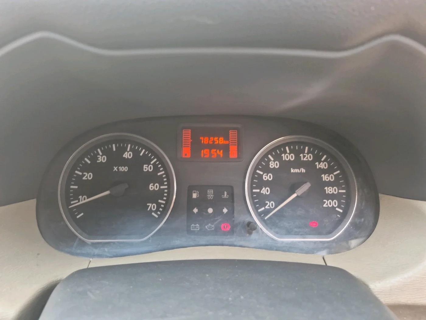 2014 Nissan Terrano XL D PLUS, Diesel, Manual, 78,258 km, interior