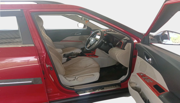 2021 Mahindra XUV300 W8 (O) 1.5 DIESEL, Diesel, Manual, 92,305 km, interior
