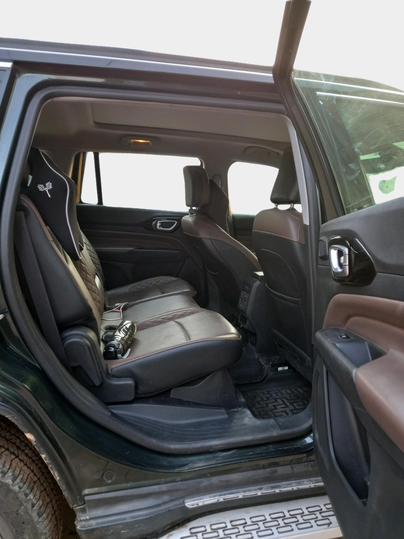 2023 Jeep MERIDIAN LIMITED (O) 4X2 AT, Diesel, Automatic, 28,001 km, interior