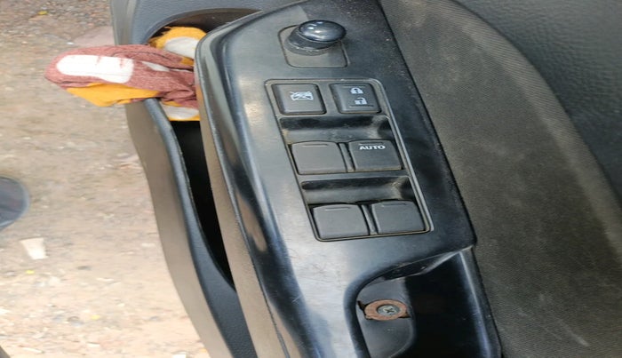 2014 Maruti Swift VXI, Petrol, Manual, 97,774 km, interior