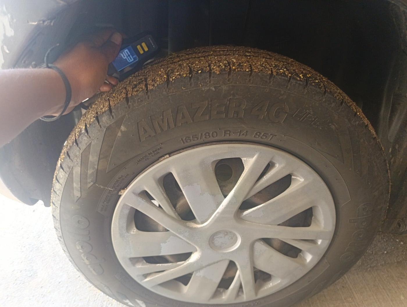 2015 Maruti Swift VXI, Petrol, Manual, 1,60,076 km, tyre