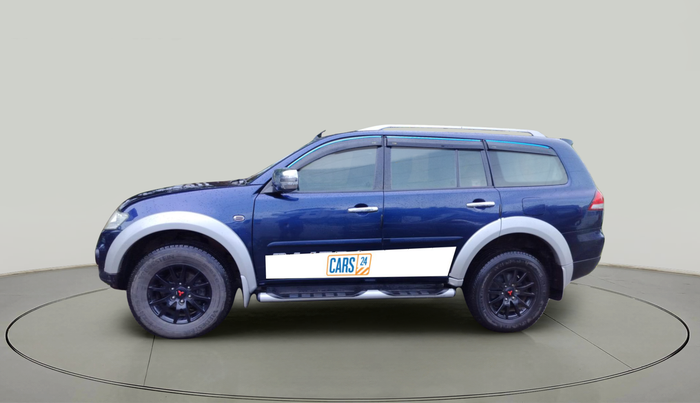 2015 Mitsubishi Pajero Sport 2.5 AT 4X2, Diesel, Automatic, 1,63,408 km, exterior