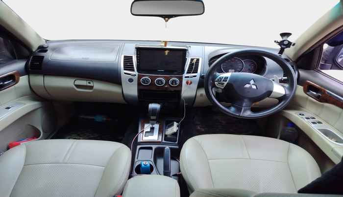 2015 Mitsubishi Pajero Sport 2.5 AT 4X2, Diesel, Automatic, 1,63,408 km, interior