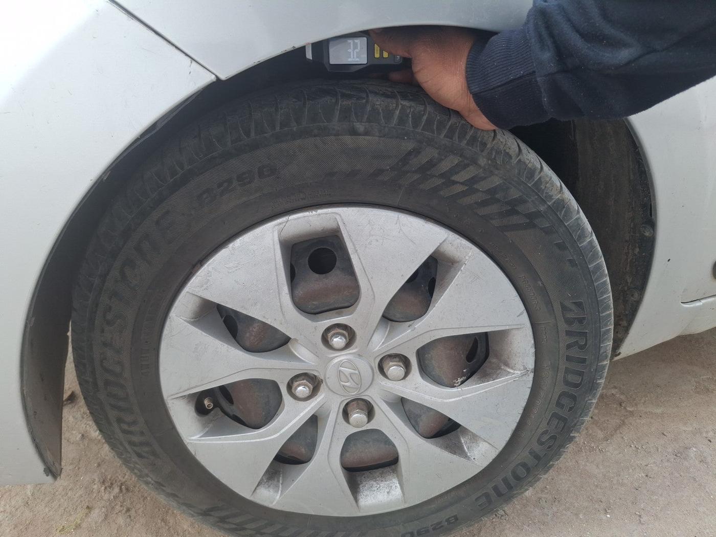 2014 Hyundai Xcent S 1.2, Petrol, Manual, 1,76,678 km, tyre