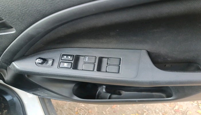 2023 Maruti BREZZA VXI SMART HYBRID, Petrol, Manual, 23,310 km, interior