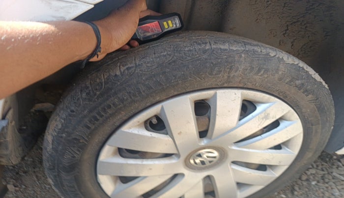 2013 Volkswagen Vento COMFORTLINE DIESEL 1.6, Diesel, Manual, 1,36,797 km, tyre