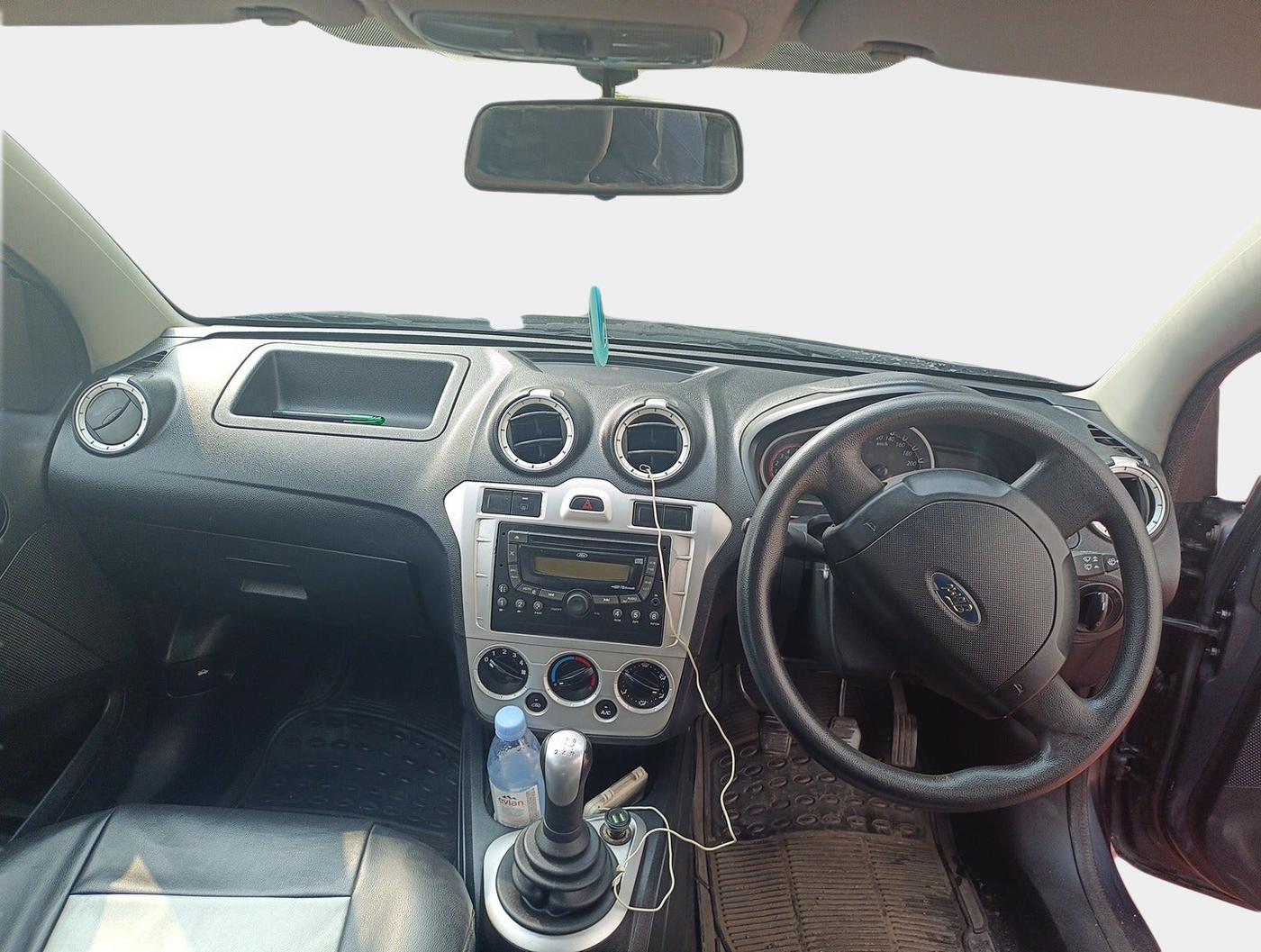 2010 Ford Figo ZXI 1.2 PETROL, Petrol, Manual, 39,778 km, interior