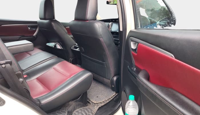 2022 Toyota Fortuner 4X4 AT 2.8 LEGENDER, Diesel, Automatic, 97,879 km, interior