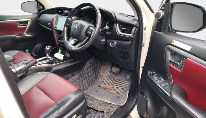 2022 Toyota Fortuner 4X4 AT 2.8 LEGENDER, Diesel, Automatic, 97,879 km, interior