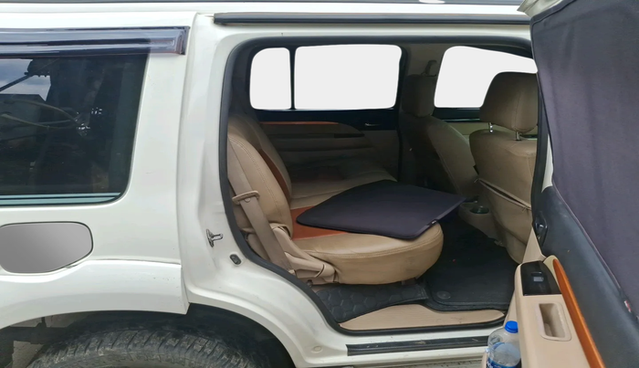 2011 Ford Endeavour 2.5L 4X2 MT, Diesel, Manual, 1,14,086 km, interior