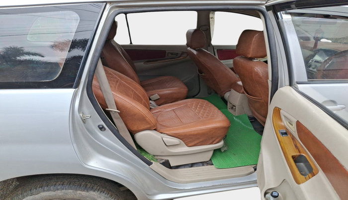 2013 Toyota Innova 2.5 G 7 STR, Diesel, Manual, 1,78,349 km, interior