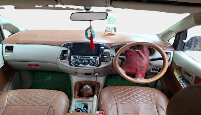 2013 Toyota Innova 2.5 G 7 STR, Diesel, Manual, 1,78,349 km, interior