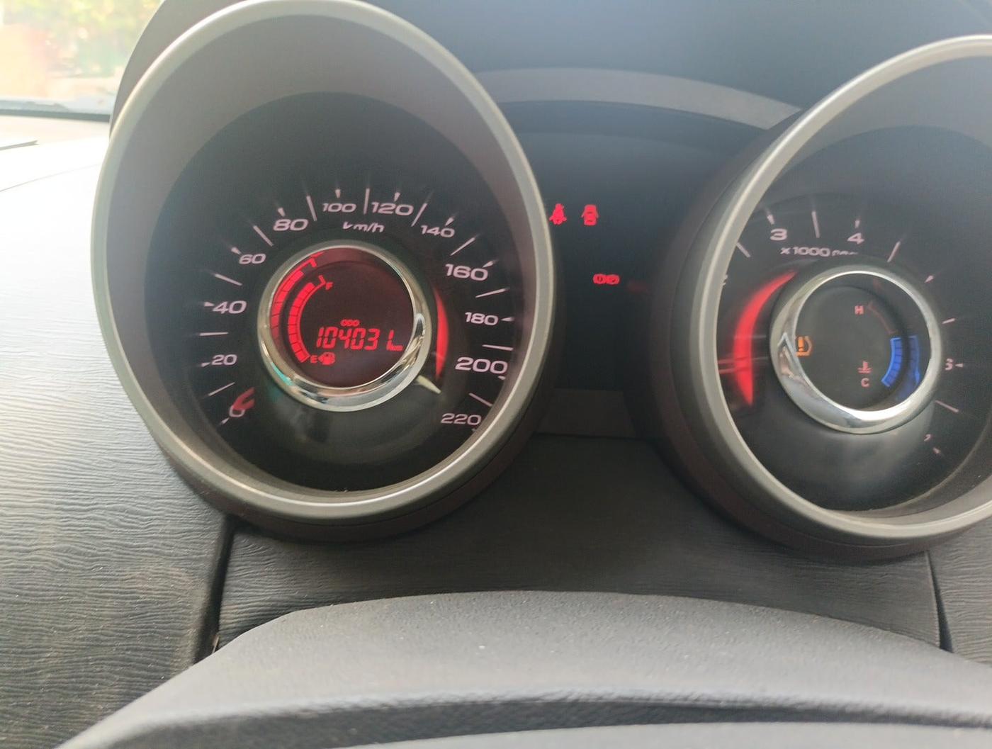 2013 Mahindra XUV500 W8, Diesel, Manual, 1,06,503 km, interior