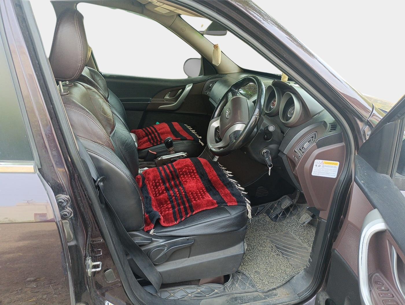 2013 Mahindra XUV500 W8, Diesel, Manual, 1,06,503 km, interior