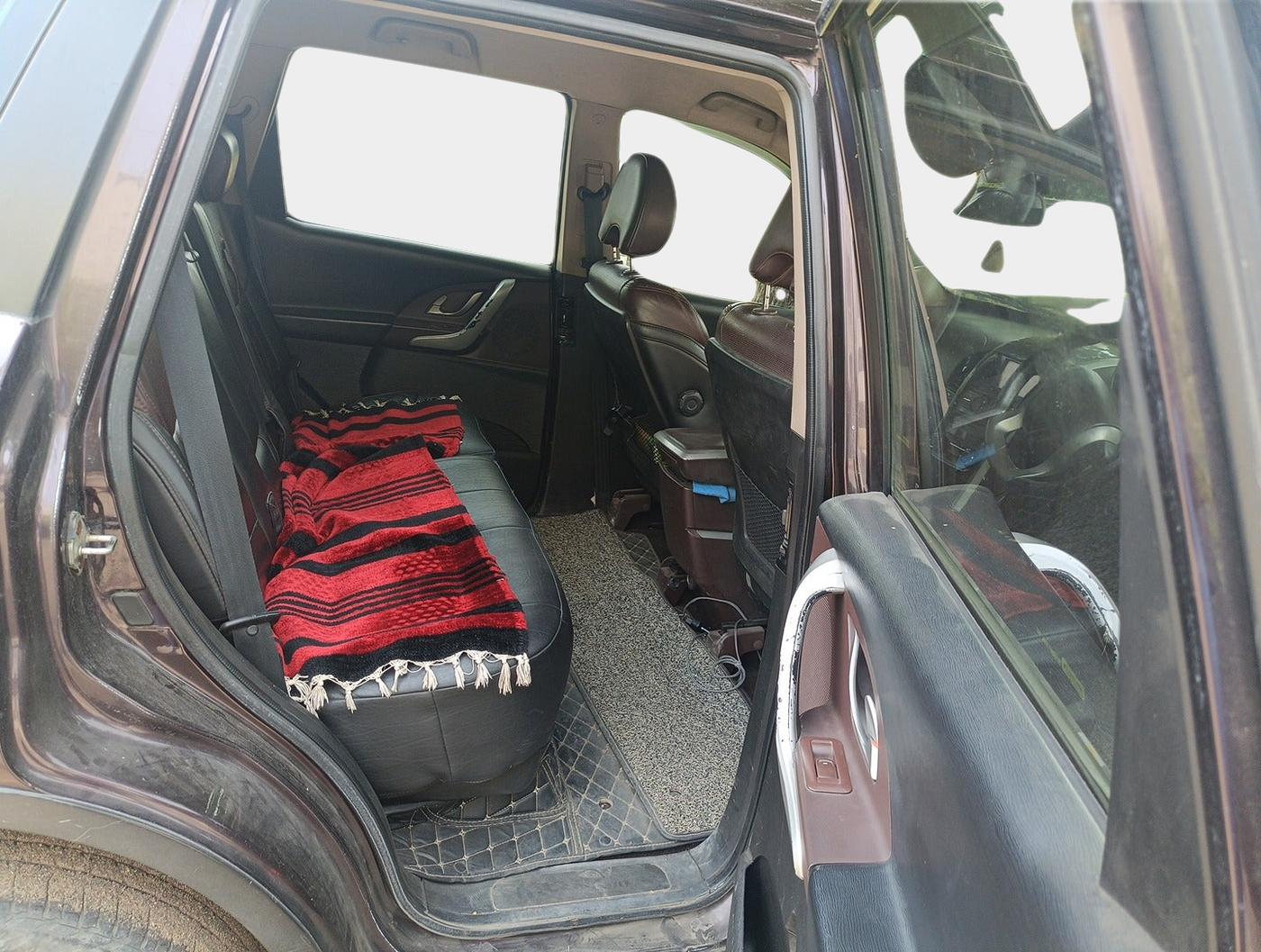 2013 Mahindra XUV500 W8, Diesel, Manual, 1,06,503 km, interior