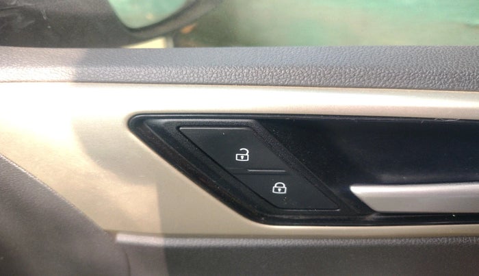 2023 Volkswagen VIRTUS TOPLINE TSI 1.0 MT, Petrol, Manual, 60,959 km, interior