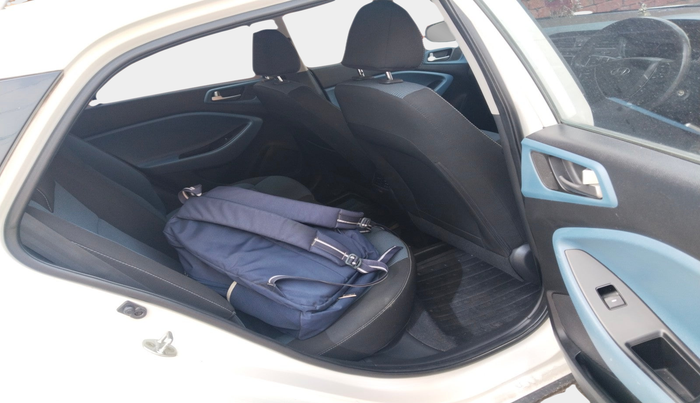 2015 Hyundai i20 Active 1.4 S, Diesel, Manual, 1,25,876 km, interior