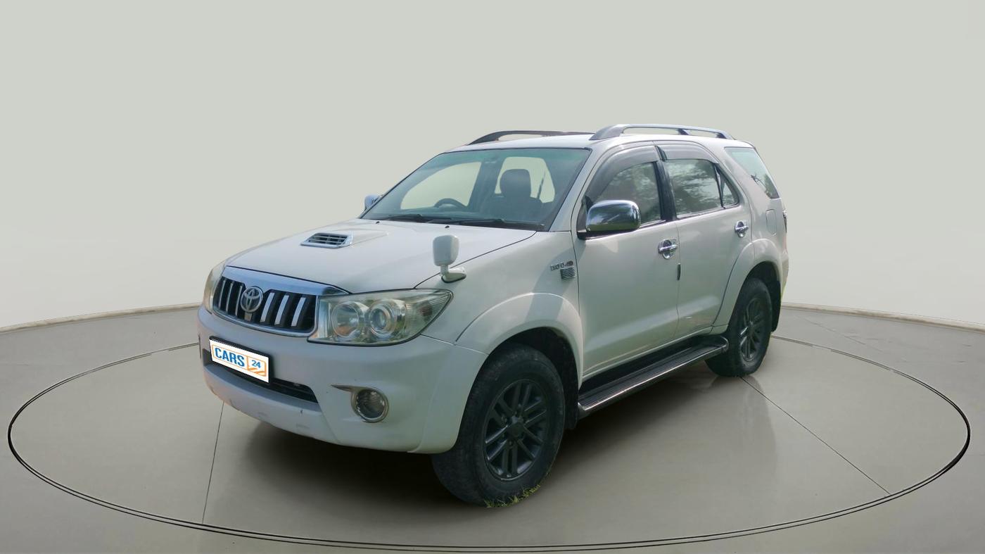 2011 Toyota Fortuner 3.0 4X4 MT, Diesel, Manual, 1,88,510 km, exterior