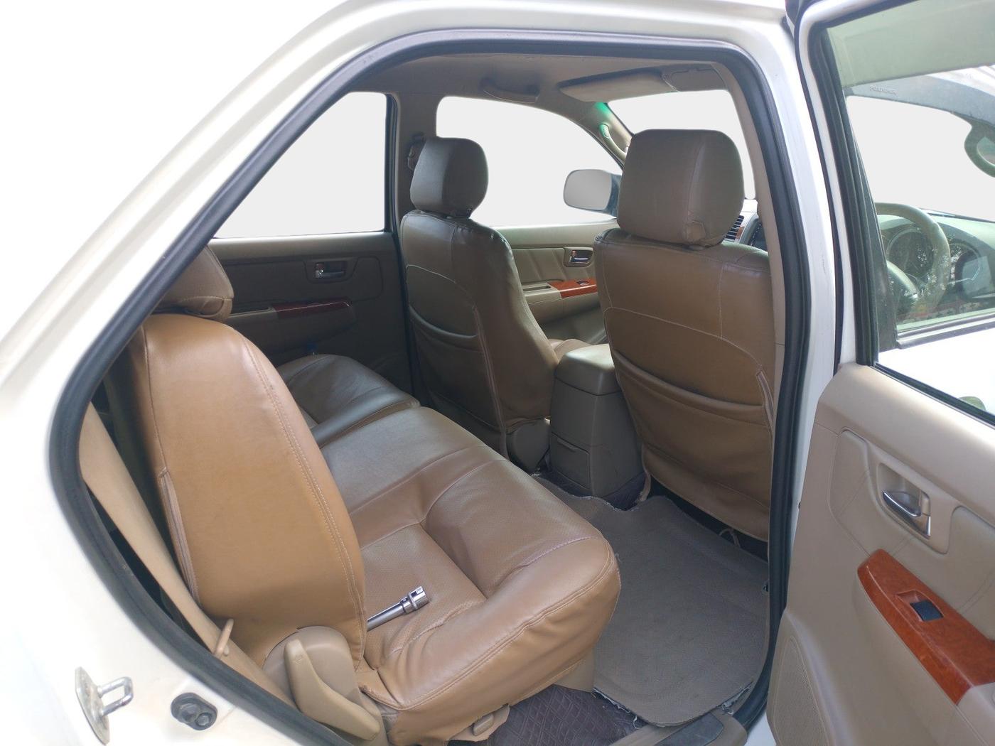 2011 Toyota Fortuner 3.0 4X4 MT, Diesel, Manual, 1,88,510 km, interior