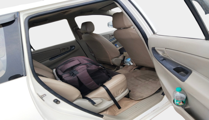 2014 Toyota Innova 2.5 G2 7STR, Diesel, Manual, 3,88,785 km, interior