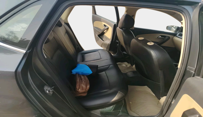 2016 Volkswagen Polo HIGHLINE1.5L, Diesel, Manual, 2,33,063 km, interior