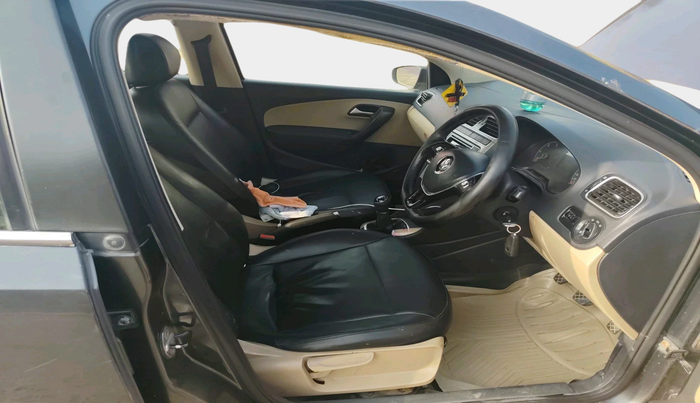 2016 Volkswagen Polo HIGHLINE1.5L, Diesel, Manual, 2,33,063 km, interior