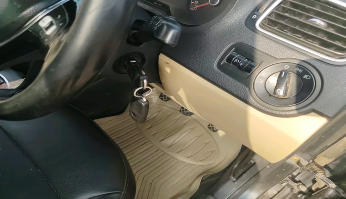 2016 Volkswagen Polo HIGHLINE1.5L, Diesel, Manual, 2,33,063 km, interior