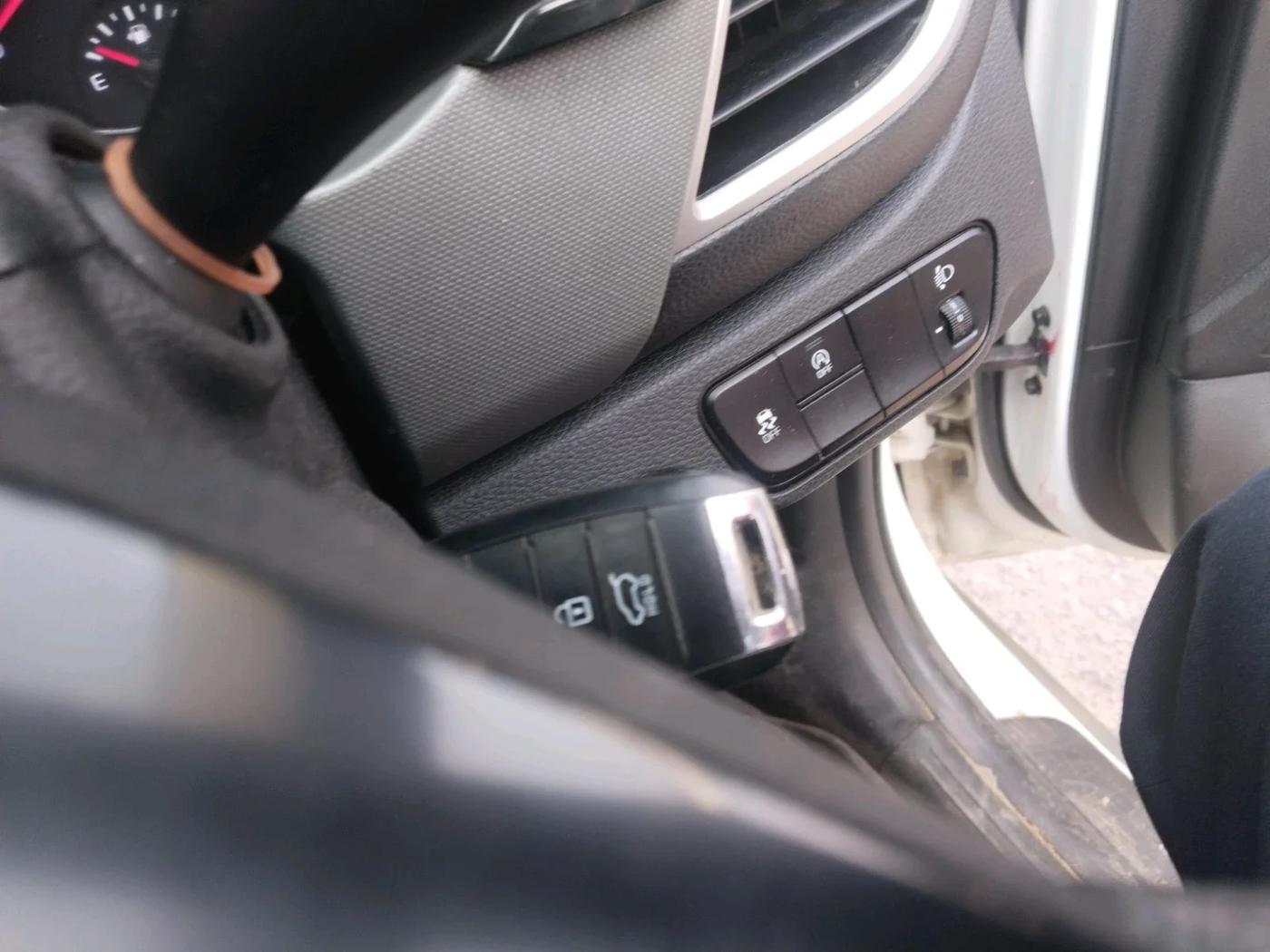 2023 KIA SELTOS HTE 1.5D IMT, Diesel, Manual, 1,17,178 km, interior