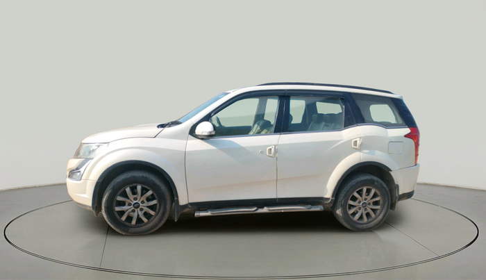 2015 Mahindra XUV500 W10, Diesel, Manual, 1,37,769 km, exterior