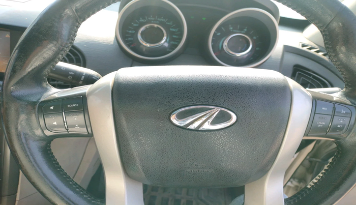 2015 Mahindra XUV500 W10, Diesel, Manual, 1,37,769 km, interior