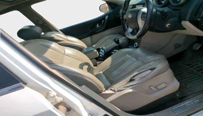 2015 Mahindra XUV500 W10, Diesel, Manual, 1,37,769 km, interior