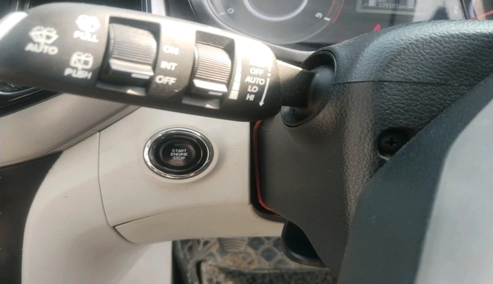 2023 Mahindra XUV300 W8 (O) 1.5 DIESEL, Diesel, Manual, 1,09,199 km, interior