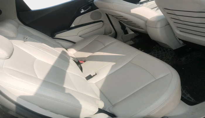 2023 Mahindra XUV300 W8 (O) 1.5 DIESEL, Diesel, Manual, 1,09,199 km, interior