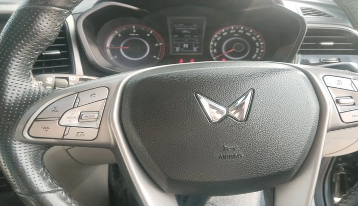 2023 Mahindra XUV300 W8 (O) 1.5 DIESEL, Diesel, Manual, 1,09,199 km, interior
