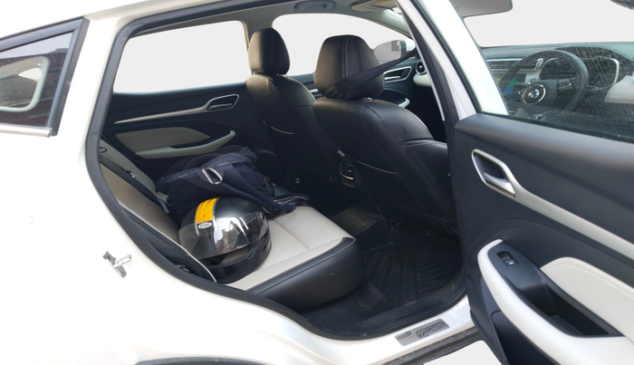 2024 MG ASTOR Shine 1.5 MT (Ivory), Petrol, Manual, 15,929 km, interior