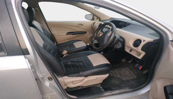 2017 Toyota Etios Liva GD, Diesel, Manual, 1,21,707 km, interior